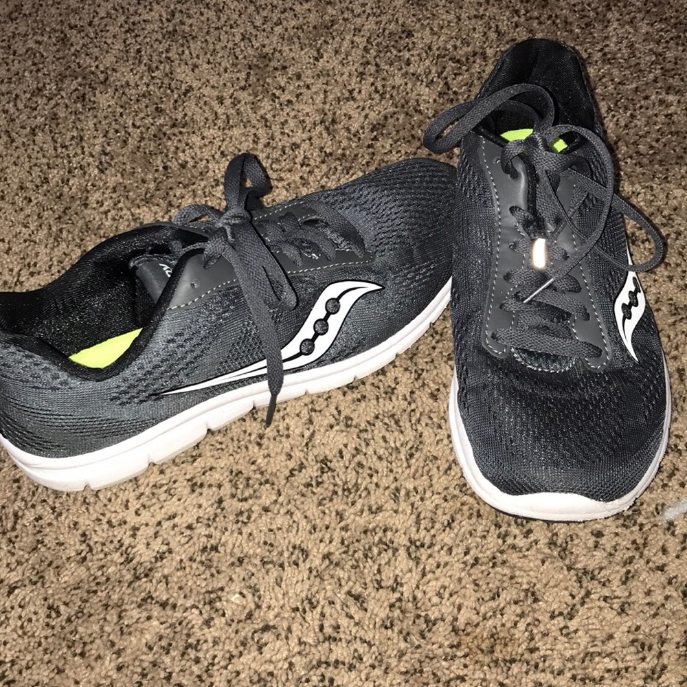 Saucony memory foam tennis shoes